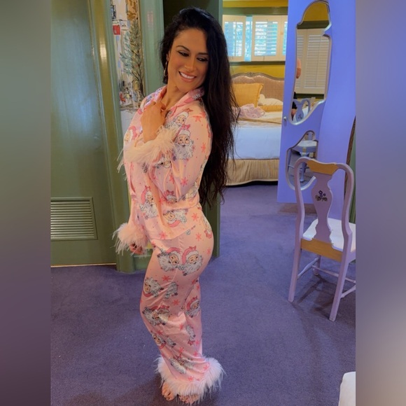 🎅🏽NWT🎅🏽Sexy Santa Pink Christmas 2 Piece Button Up Silky Pajama Set w Fur Trim - Picture 5 of 17